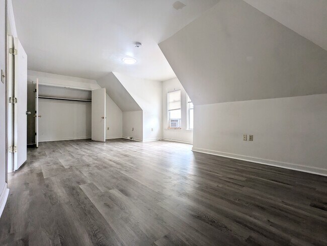 Building Photo - 5552 Black St