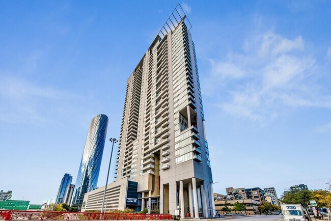 Building Photo - 737 W Washington Blvd