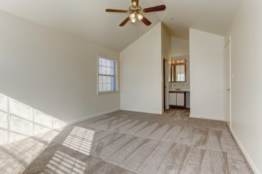 Master Bedroom - 8384 Montgomery Run Rd