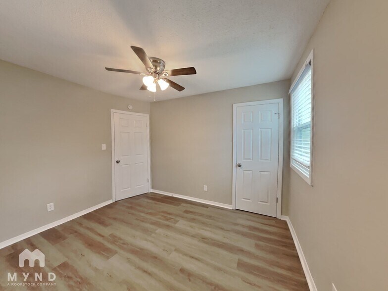 Building Photo - 406 Blair Villa Dr SE