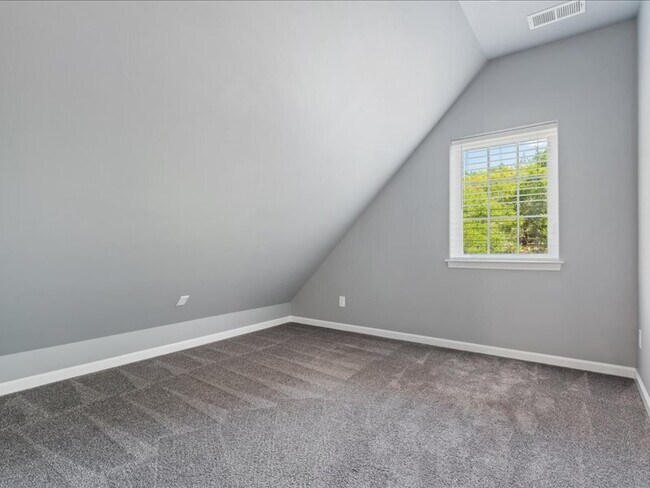 Building Photo - 910 Villa Chanticleer Rd