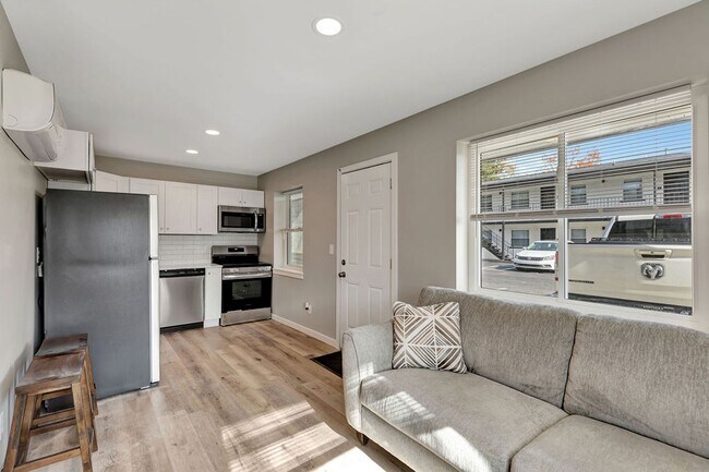 Building Photo - Ravines Apartments - Modern 1-Bedroom  Apa...