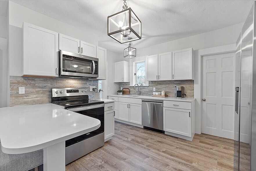 Building Photo - 12 Hollis St