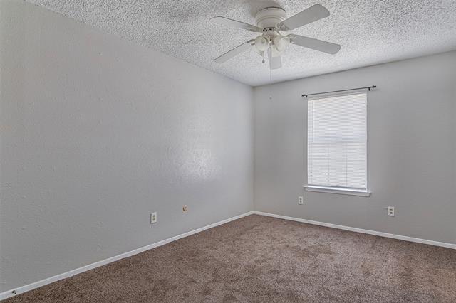 Building Photo - 833 Springhill Dr