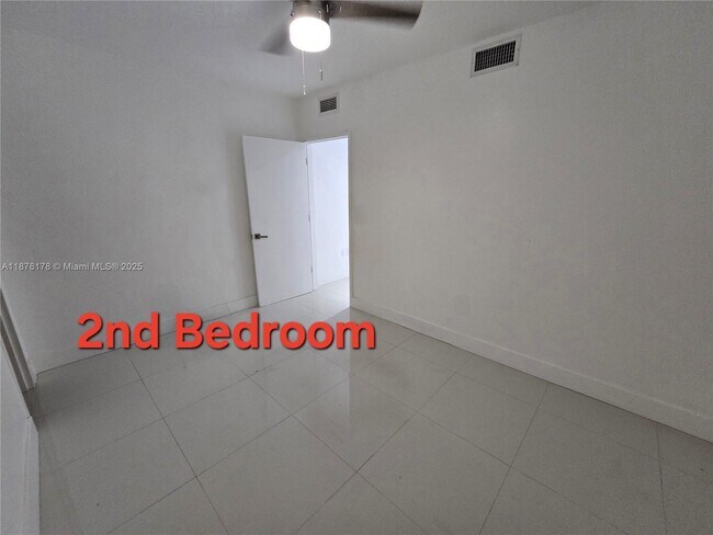 Building Photo - 5825 Collins Ave