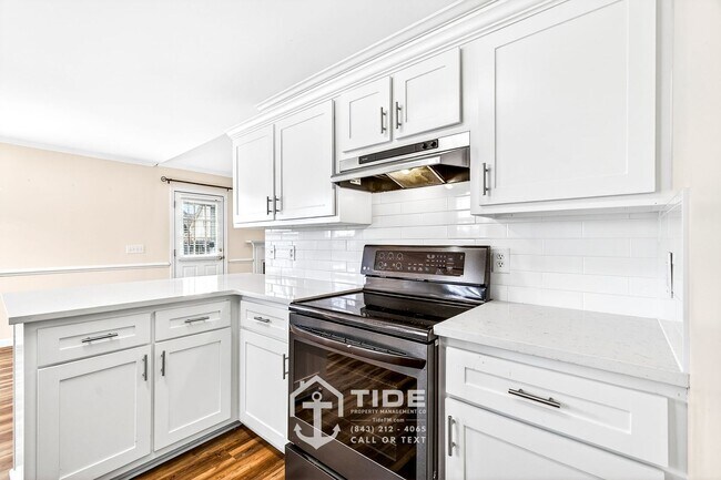 Building Photo - Modern Comfort in North Charleston