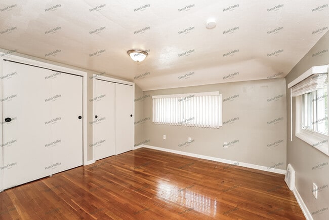 Building Photo - 5565 Beechwood Ave