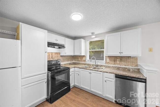 Building Photo - 10715 Derry Dr