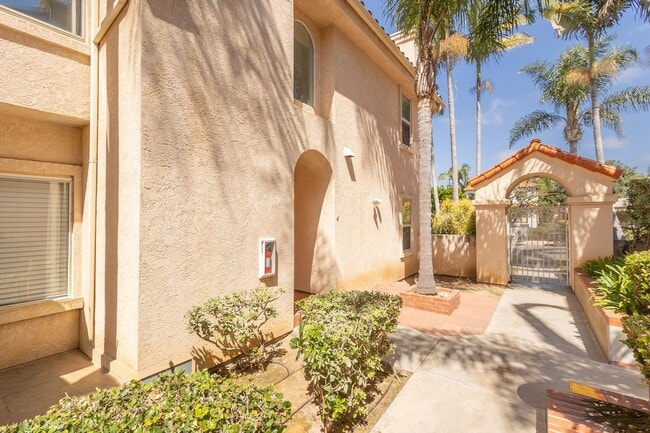 Building Photo - Modern Coastal 3 Bed/3 Bath Townhome w/ Rooftop Deck w/ Bay & Ocean Views in North Pacific Beach!