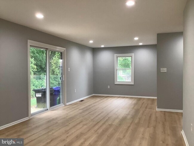 Building Photo - 15114 Laurel Oaks Ln