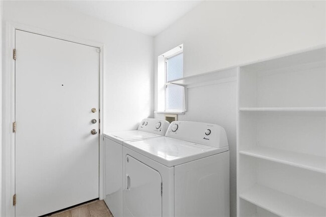 Building Photo - 1109 Mooreland Dr