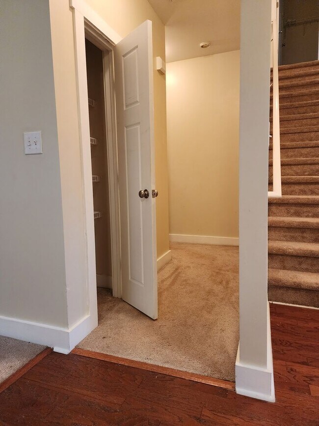 Building Photo - 3 Bedroom home with an upstair bonus room ...