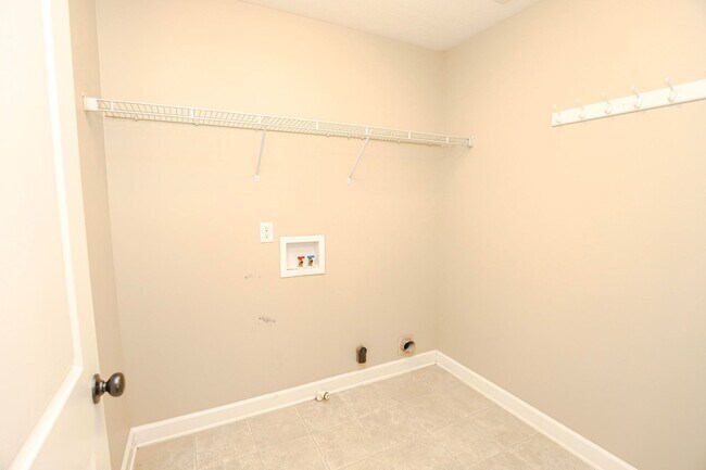 Building Photo - 4 Bedroom 2.5 Bath in Grovetown!