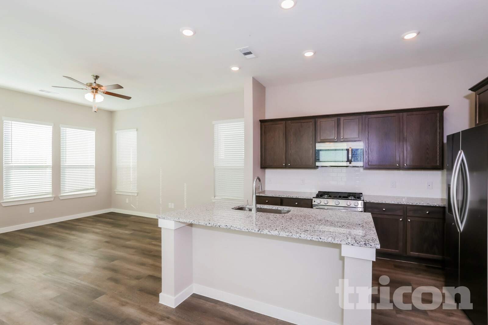 Building Photo - 714 LACEWING DR