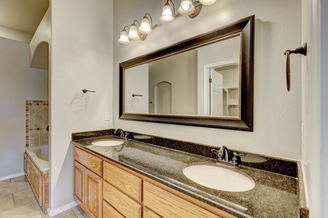 Building Photo - 2816 Coventry Manor Dr