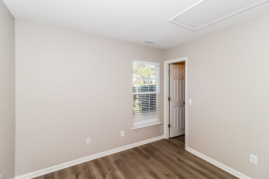 Building Photo - 135 Winborne Dr