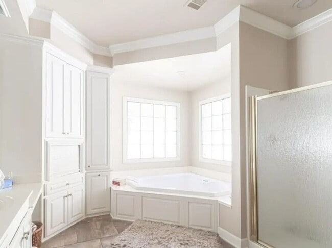 Building Photo - 3 Bed / 4.5 Bath - 3902 sq. feet!