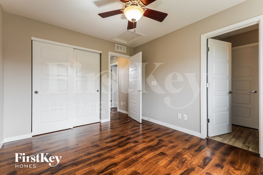 Building Photo - 10520 Sedalia St