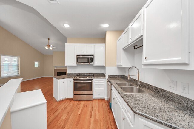 Building Photo - 3703 Main Plaza Dr
