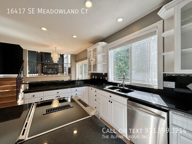 Building Photo - 16417 SE Meadowland Ct