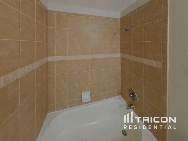 Building Photo - 1822 Sadnet Ln