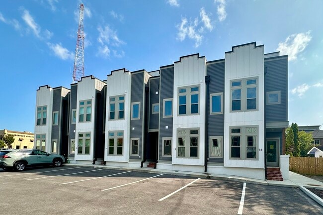 Building Photo - 16 Walnut St NE