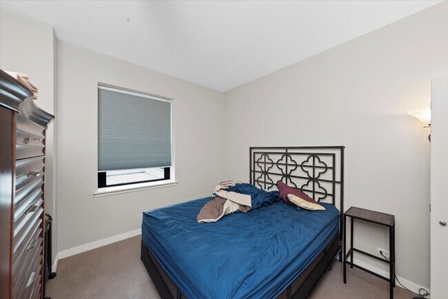 Building Photo - 4715 N Racine Ave