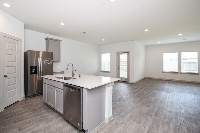 Building Photo - 8030 Milam Ln