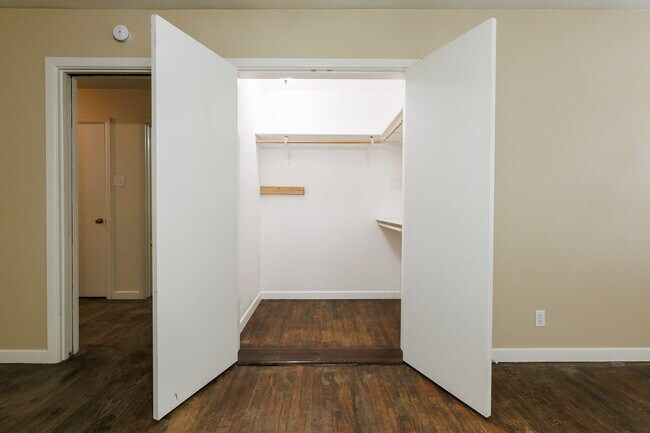 Building Photo - Large 3 bedroom in Tech Terrace