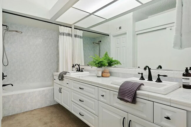 Building Photo - Unit 44