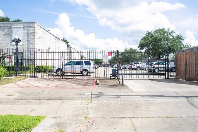 Building Photo - 6606 De Moss Dr