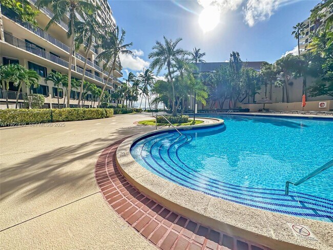 Building Photo - 540 Brickell Key Dr