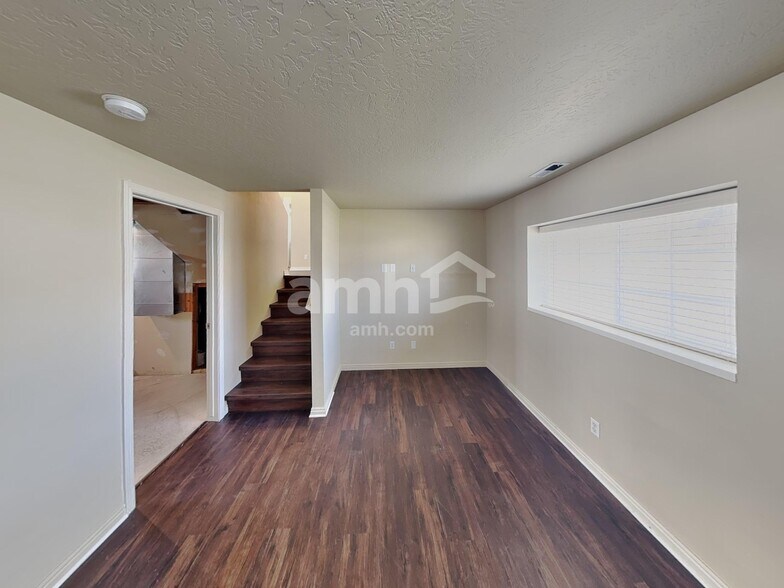 Building Photo - 2996 E 1530 S