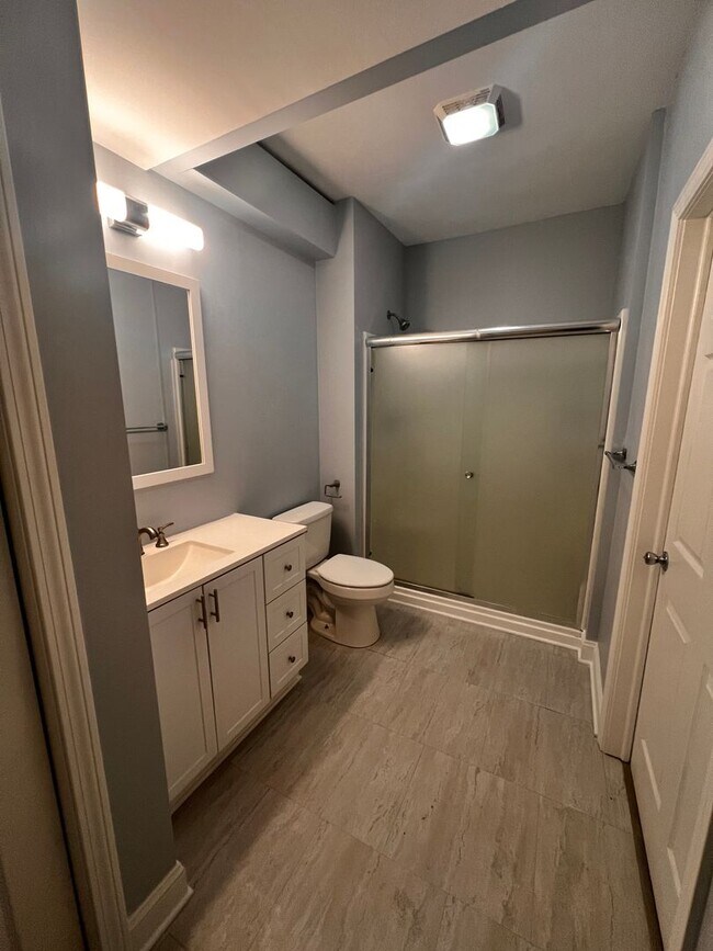 Building Photo - 2185 River Rd