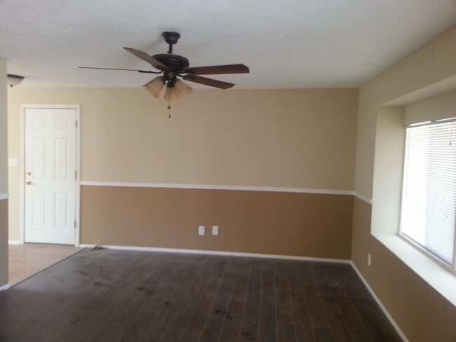 Building Photo - 4 bedroom 3 bathroom w/basement