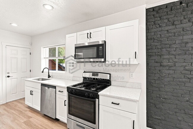 Building Photo - 1603 S Major St
