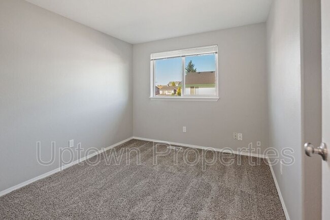 Building Photo - 978 SW 208th Pl