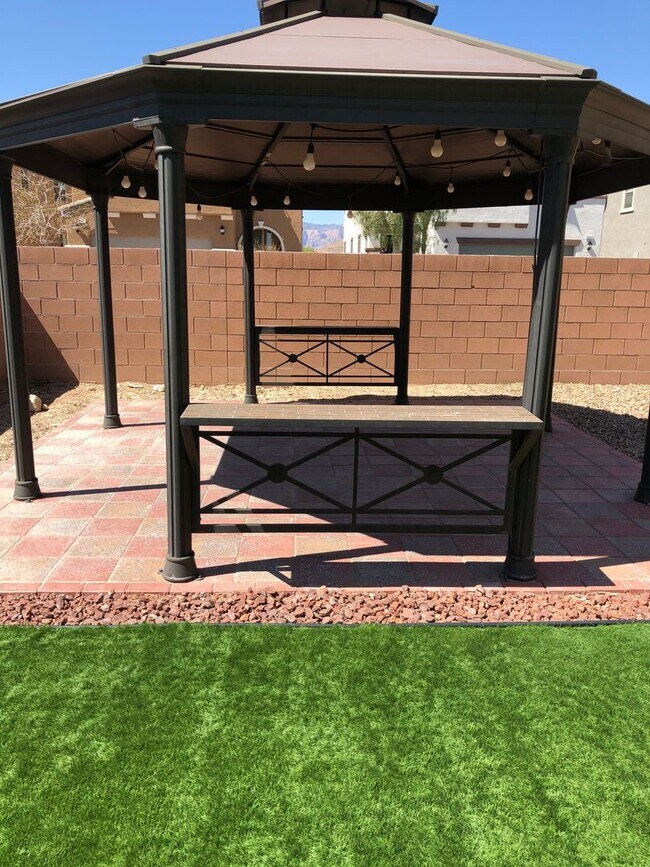 Building Photo - Large 4 bedroom in gated Stetson Trails Community