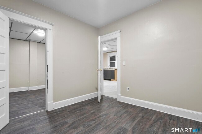 Building Photo - 37 Plaza Ave