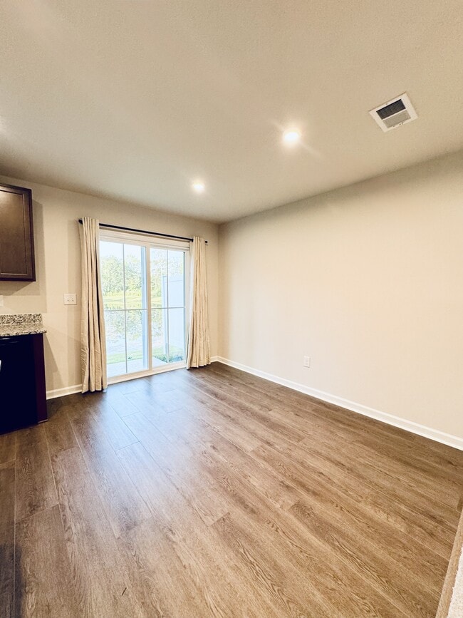 Building Photo - 405 Myrtle Mdws Dr