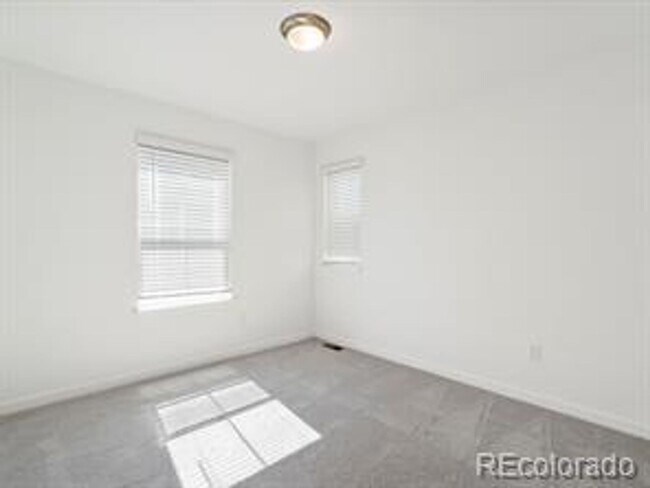Building Photo - ***Beautiful 4 bed 3 bath nearly-new home ...