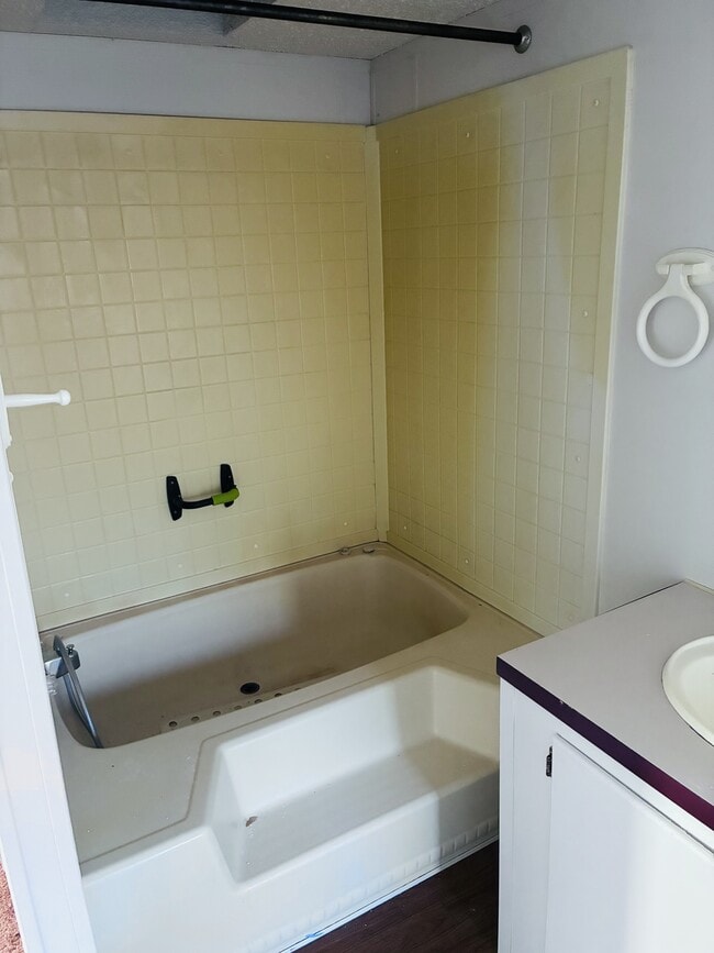 Building Photo - 101 Hill Rd