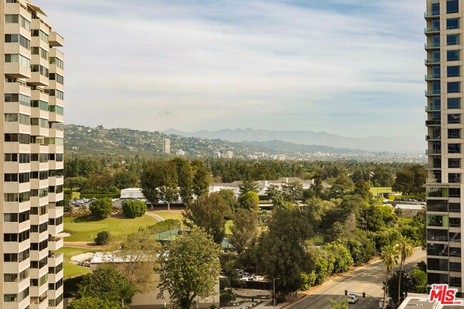 Building Photo - 10350 Wilshire Blvd