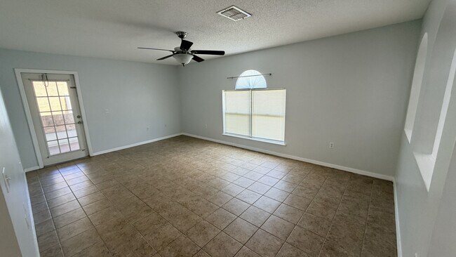 Building Photo - 5002 Strada Dr
