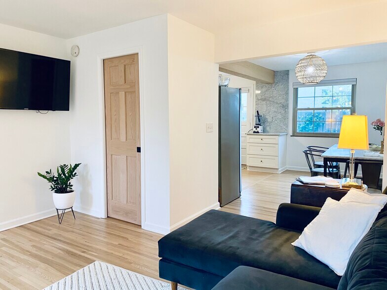 Building Photo - 1845 Northwest Ct