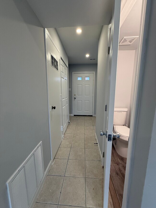 Building Photo - 238 Stevenson Square