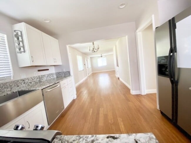 Building Photo - 3 Bedroom 2 Bath with View! (USD / Linda V...