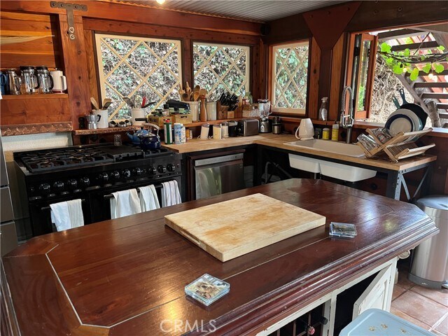 Building Photo - 845 Temple Hills Dr