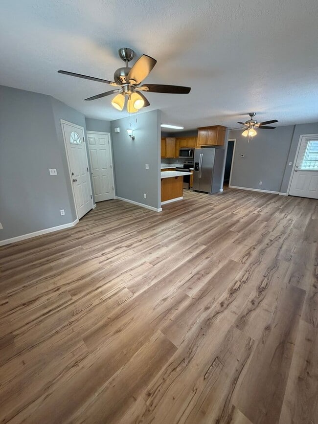 Building Photo - Large 2 Bedroom with Fenced Yard!