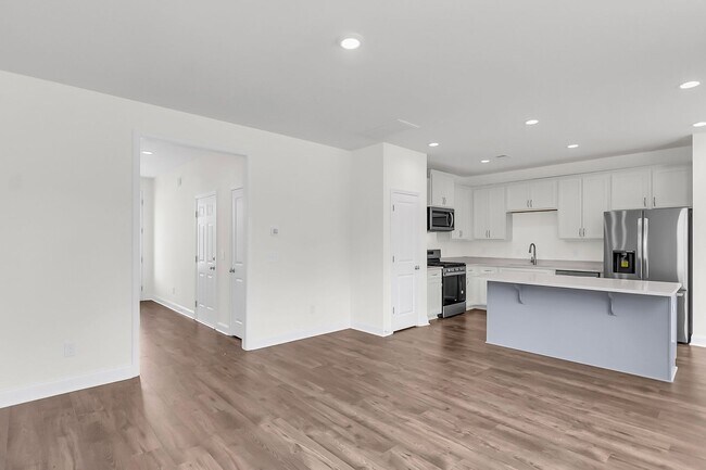 Building Photo - 335 Chapman Cir